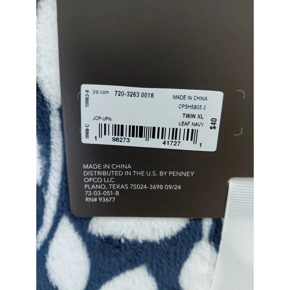 Home Expressions Twin / Twin XL Velvet Plush Blanket 66” X 94” LEAF NAVY, New